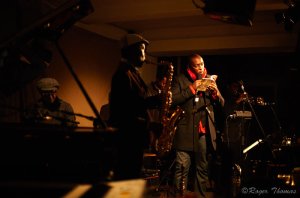 "Shake Keane... Shake Keane!"      Photography: Roger Thomas