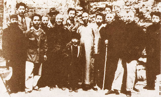 Y Quan Master Wang Zhangzhai (cenre) 